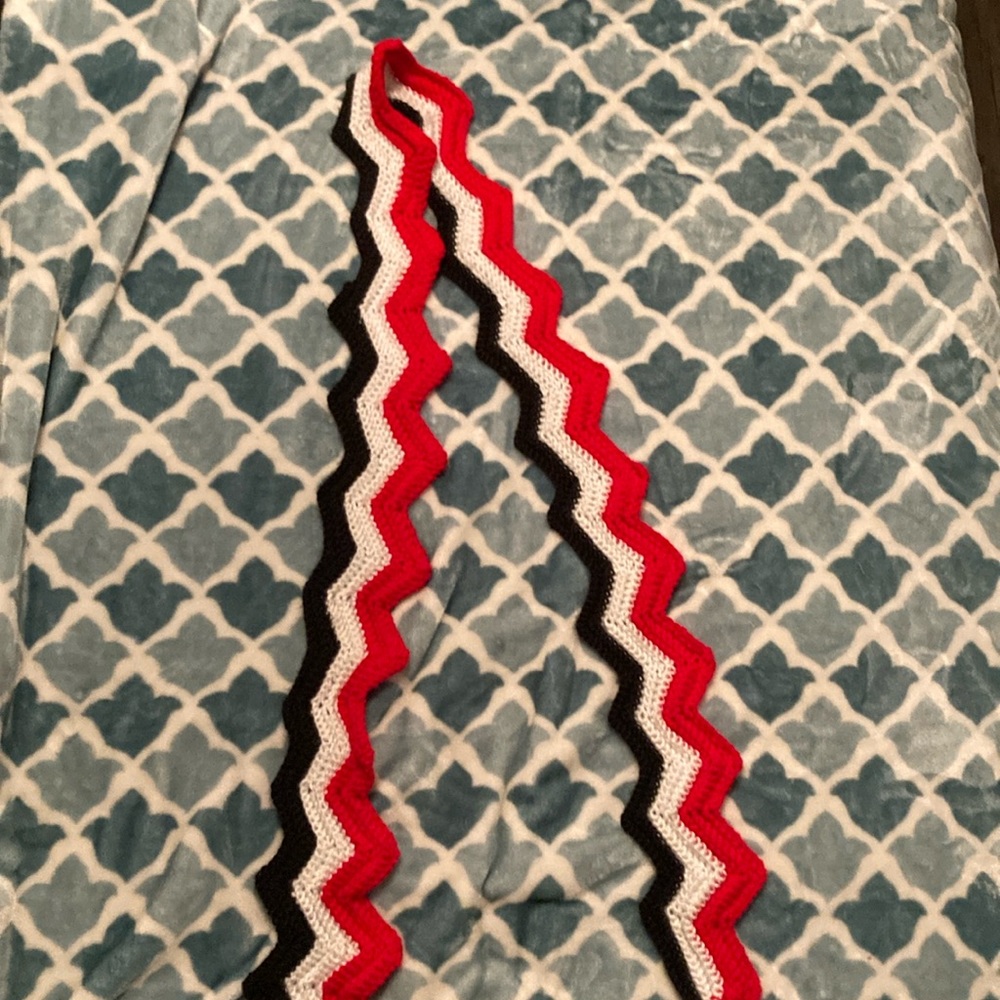 One size handmade red, white, and black zigzag knit scarf